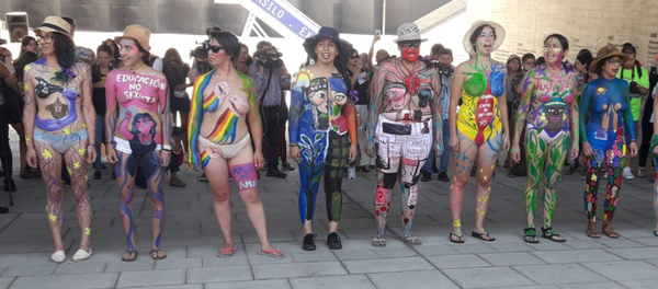 Naked body paint protesters in Santiago - Sputnik International