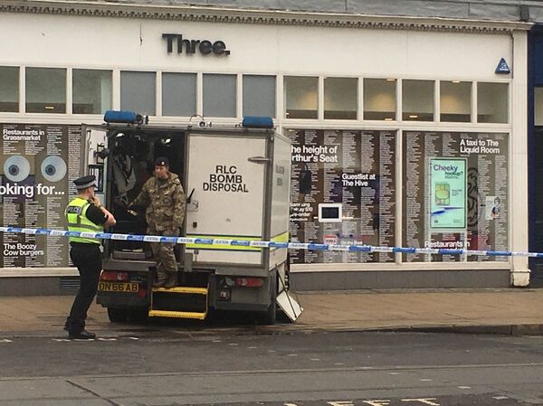 Bomb disposal unit at Prince's Street in Edinburgh. Bomb disposal unit at Prince's Street in Edinburgh. - Sputnik International