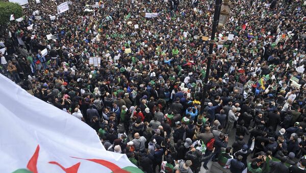 Protests in Algeria against president’s re-election bid - Sputnik International