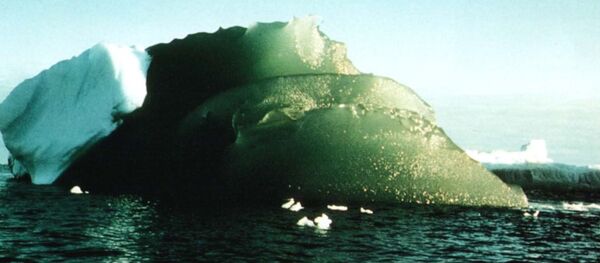 Why are some icebergs green? Why are some icebergs green? - Sputnik International
