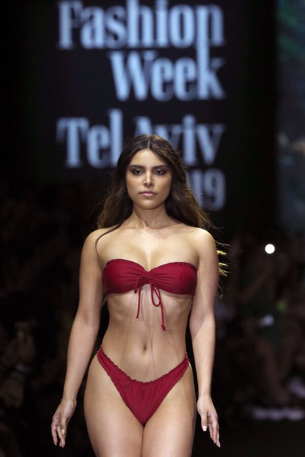 Model Wearing Swimsuit Presents a Creation by Israeli Designer Bananhot During the Tel Aviv Fashion Week - Sputnik International