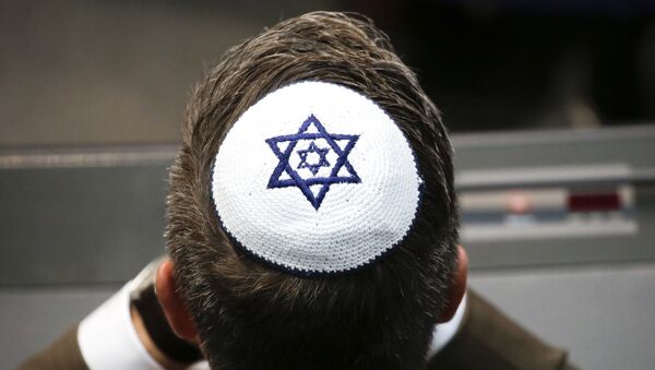 A member of the Christian Union party's faction wears a Jewish skullcaps, or kippa, during a debate at the German parliament Bundestag, about the 70th anniversary of the founding of the state Israel, in Berlin, Thursday, April 26, 2018 - Sputnik International