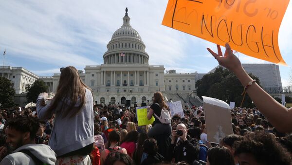 High school students demonstrate outside the U.S. Capitol building over gun violence and school shootings in Washington - Sputnik International