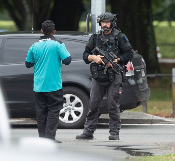 AOS (Armed Offenders Squad) push back members of the public following a shooting at the Al Noor mosque in Christchurch, New Zealand, March 15, 2019.  - Sputnik International