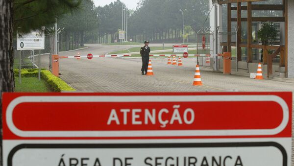 A security guard stands beside the entrance of the nuclear facility, FCN, Fabrica de Combustible Nuclear in Resende, about 100 kilometers (60 miles) northwest of Rio de Janeiro, Brazil, on Tuesday, Oct. 19, 2004 - Sputnik International