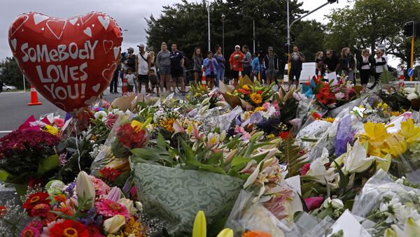 Mourners pay their respects at a makeshift memorial near the Masjid Al Noor mosque in Christchurch, New Zealand, Saturday, March 16, 2019 - Sputnik International