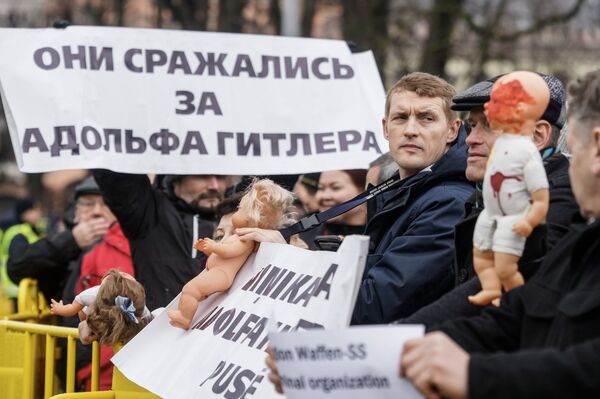 People Take Part in Waffen-SS Veterans March in Riga - Sputnik International