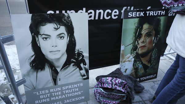 Signs in support of Michael Jackson are seen outside of the premiere of the Leaving Neverland Michael Jackson documentary film at the Egyptian Theatre on Main Street during the 2019 Sundance Film Festival, Friday, Jan. 25, 2019, in Park City, Utah - Sputnik International