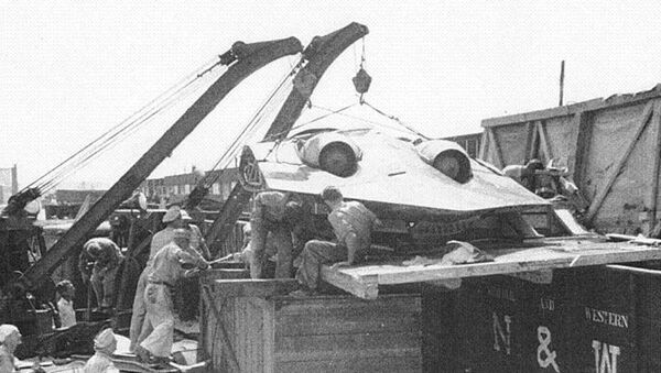 Horten Ho 229 being unloaded after making it into the hands of the US military. - Sputnik International