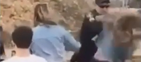 Pennsylvania's Chester Police Department launches investigation after officer filmed striking a woman with the side of his stun gun Pennsylvania's Chester Police Department launches investigation after officer filmed striking a woman with the side of his stun gun - Sputnik International