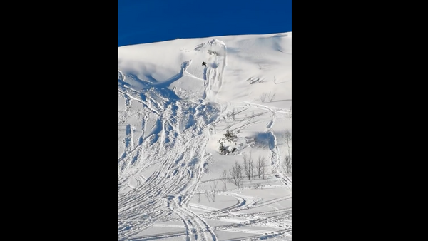 Snowfall: Botched Ascension Sends Snowmobile, Rider Tumbling Back Down - Sputnik International