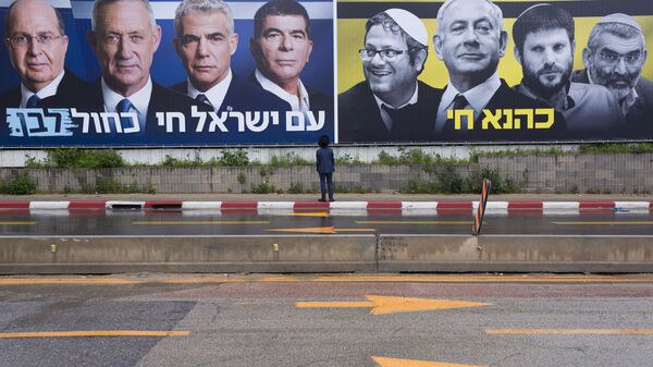 An Ultra-Orthodox Jewish man looks at an elections billboards of the Blue and White party leaders, from left to right, Moshe Yaalon, Benny Gantz, Yair Lapid and Gabi Ashkenazi, alongside a panel on the right showing Prime Minister Benjamin Netanyahu flanked by extreme right politicians, from the left, Itamar Ben Gvir, Bezalel Smotrich and Michael Ben Ari in Bnei Brak, Israel, Saturday, March 16, 2019. Hebrew reads on the left billboard The nation of Israel lives and on the right billboard Kahana Lives in a reference to a banned ultranationalist party in the 1994. - Sputnik International