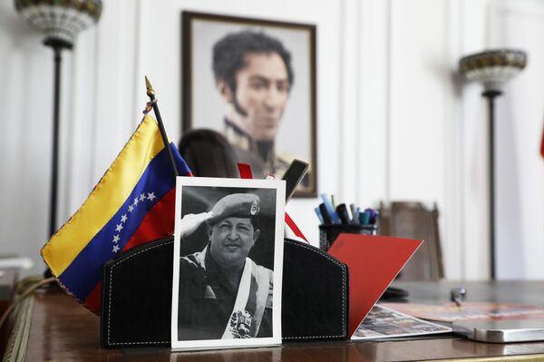 A photograph of Venezuela's late President Hugo Chavez and a painting of Venezuelan independence hero Simon Bolivar sit in an office at the Venezuelan consulate, two days after it was taken over by supporters of self-declared interim president of Venezuela, Juan Guaido, in New York, Wednesday, March 20, 2019. In Caracas, the Venezuelan government of President Nicolas Maduro denounced the forced and illegal occupation of some of its diplomatic headquarters in the United States. - Sputnik International