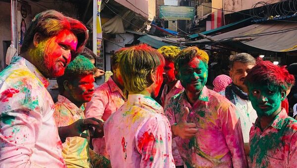 India Wakes up to Riot of Hues with Holi Celebrations Just before Elections - Sputnik International