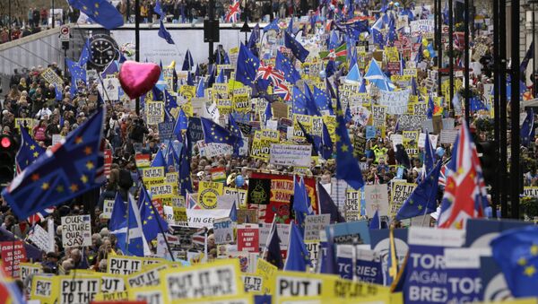 Demonstrators carry posters and flags during a Peoples Vote anti-Brexit march in London, Saturday, March 23, 2019 - Sputnik International