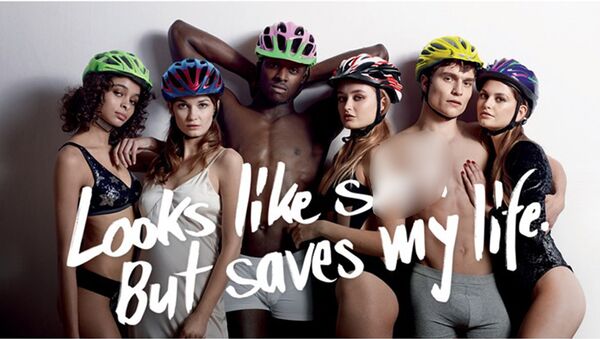 The cycle helmet safety campaign in Germany has sparked a sexism accusations - Sputnik International