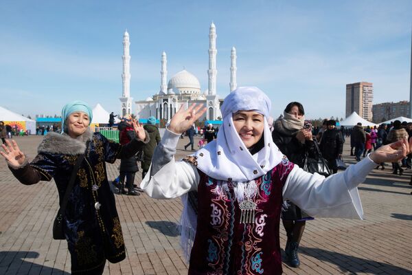 During Celebrations of Nowruz at Independence Square in Nur-Sultan - Sputnik International