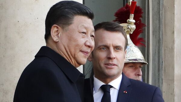 French President Emmanuel Macron, right, welcomes his Chinese counterpart Xi Jinping prior to a meeting at the Elysee Palace, in Paris, Monday, March 25, 2019. - Sputnik International