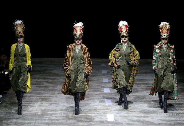 Military is New Sexy: Hu Sheguang Haute Couture Collection in Beijing - Sputnik International