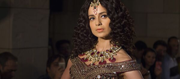 Bollywood actress Kangana Ranaut displays a creation by Indian designer Manav Gangwani at the India Couture Week 2016, in New Delhi, India, Sunday, July 24, 2016 - Sputnik International
