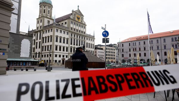 Police have coroned off the area in front of the city hall of southern town of Augsburg, on March 26, 2019 after receiving emails threatening bomb attacks - Sputnik International