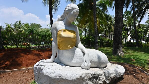 This picture taken at the Ancol amusement park in Jakarta on March 26, 2019 shows a statue of a mermaid with golden tube tops. A pair of bare-breasted mermaid statues have been given some family values treatment at an Indonesian theme park where officials slipped golden tube over their voluptuous assets. - Sputnik International