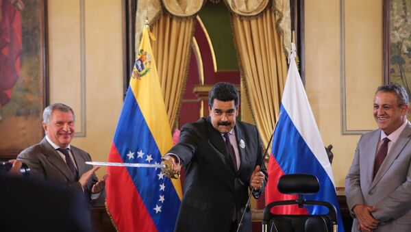 Venezuela's President Maduro holds a replica of Venezuela's national hero Simon Bolivar's sword as Head of Rosneft Igor Sechin and Venezuela's Oil Minister and President of PDVSA Eulogio del Pino look on in Caracas - Sputnik International