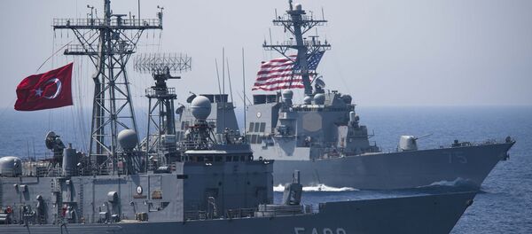 The Turkish G-Class frigate TCG Gaziantep is underway in formation USS Donald Cook (DDG 75) - Sputnik International