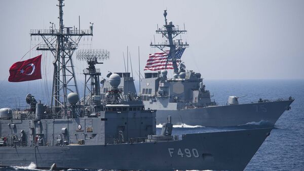 The Turkish G-Class frigate TCG Gaziantep is underway in formation USS Donald Cook (DDG 75) - Sputnik International