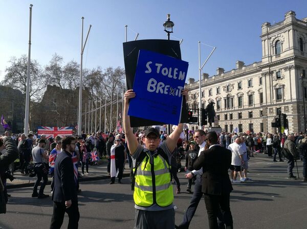 'Feels Like Betrayal': Pro-Brexit Protesters Rally in Front of UK Parl't (PHOTO) 'Feels Like Betrayal': Pro-Brexit Protesters Rally in Front of UK Parl't (PHOTO) - Sputnik International