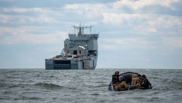 Sailors assigned to Explosive Ordnance Disposal Mobile Unit (EODMU) 2 man a combat rubber raiding craft while underway with the Royal Fleet Auxiliary landing ship dock Mounts Bay during a mine countermeasures (MCM) task group experiment. - Sputnik International