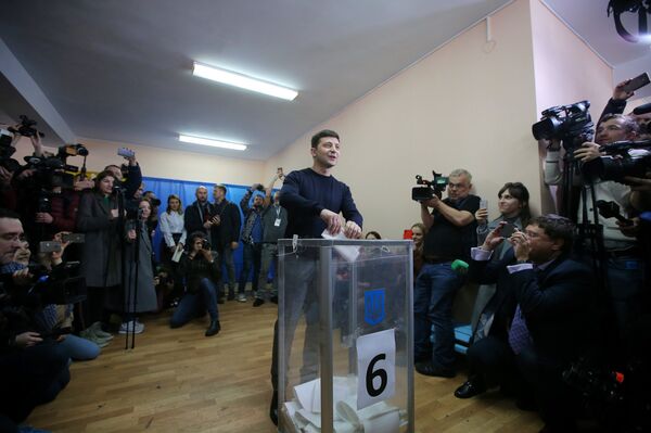 Zelensky votes in the election. - Sputnik International