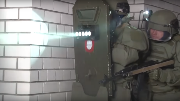 Shield featuring light-based system to disorient enemy militants tested by Russian special forces. - Sputnik International
