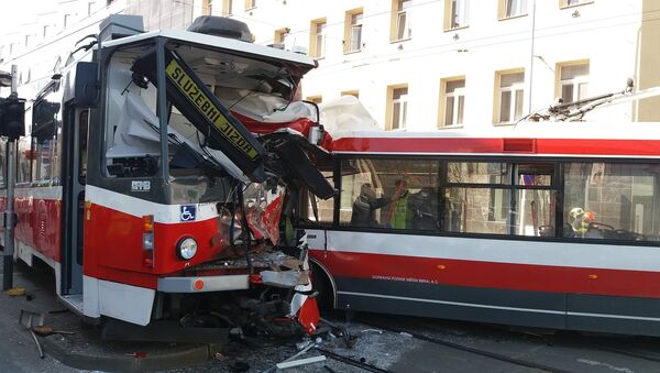 A trolleybus and a tram collided head-on - Sputnik International