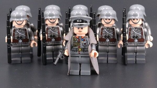 Plastic figurine showing WWII soldiers wearing Nazi Germany uniforms - Sputnik International