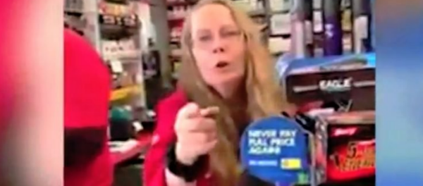 Gas Station Employee Verbally Abuses US Citizen for Speaking Spanish - Sputnik International