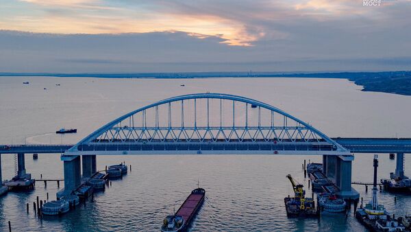 The fairway section of Krymsky Bridge was secured against collision with vessels - Sputnik International