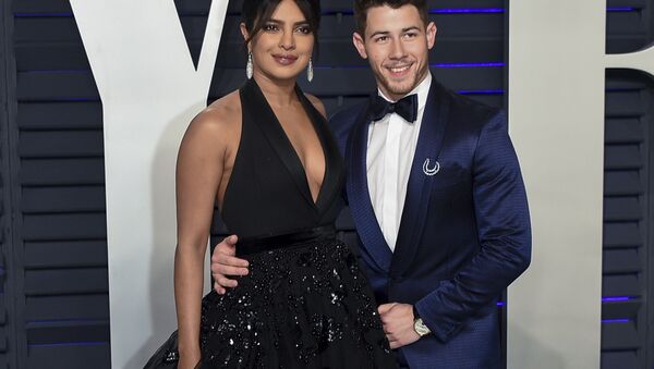Priyanka Chopra, left, and husband Nick Jonas arrive at the Vanity Fair Oscar Party on Sunday, Feb. 24, 2019, in Beverly Hills, Calif - Sputnik International