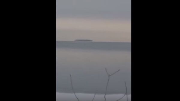 Mysterious object hovering on Lake Erie surface - Sputnik International