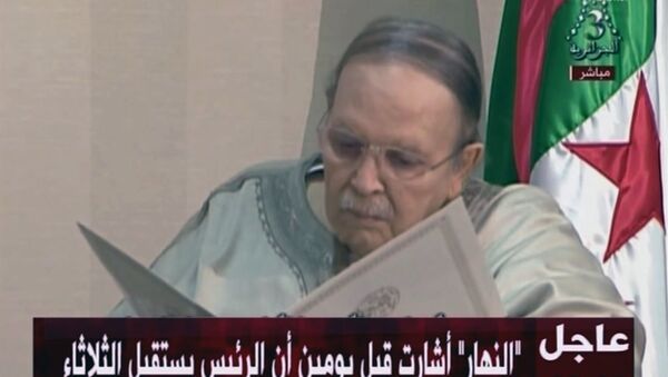 In this image from state TV broadcaster ENTV, Algerian President Abdelaziz Bouteflika, sitting in wheelchair, views the document as he presents his resignation to president of Constitutional Council Tayeb Belaiz, during a meeting Tuesday April 2, 2019. - Sputnik International