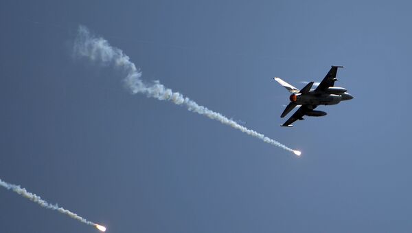 A Pakistani F-16 fighter drops flares during celebrations to mark Defence Day at the Nur Khan military airbase in Islamabad on September 6, 2016 - Sputnik International