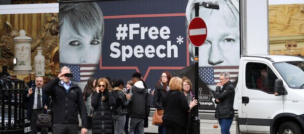 Supporters of WikiLeaks founder Julian Assange gather outside the Ecuadorian Embassy in London on April 5, 2019 Supporters of WikiLeaks founder Julian Assange gather outside the Ecuadorian Embassy in London on April 5, 2019 - Sputnik International