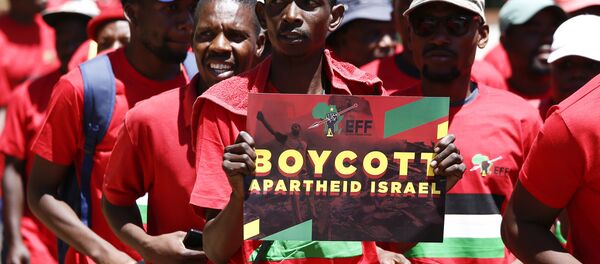 A man holds a sign as South African opposition Party Economic Freedom Fighters (EFF) members demonstrate to express their solidarity with the Palestinians in front of the Embassy of Israel in Pretoria, on November 2, 2017 A man holds a sign as South African opposition Party Economic Freedom Fighters (EFF) members demonstrate to express their solidarity with the Palestinians in front of the Embassy of Israel in Pretoria, on November 2, 2017 - Sputnik International