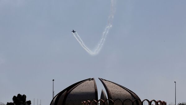 Pakistan Air Force (PAF)'s fighter jet F-16 flies over the Pakistan National Monument during a rehearsal, ahead of the Pakistan Day military parade, in Islamabad, Pakistan March 20, 2019 - Sputnik International