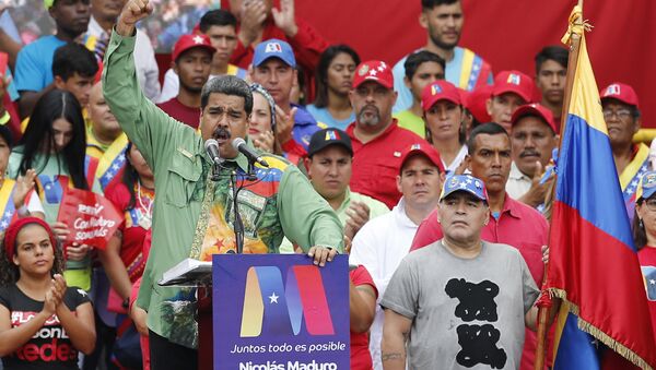 Argentina's former star player Diego Armando Maradona, right, listens to Venezuela's President Nicolas Maduro speaking during his closing campaign rally in Caracas, Venezuela, Thursday, May 17, 2018 - Sputnik International