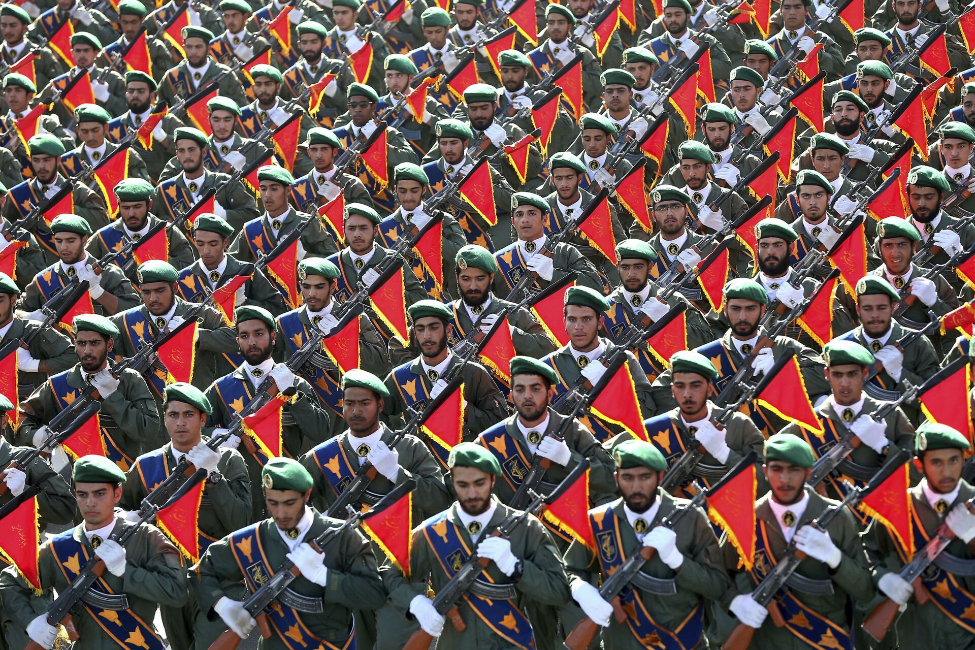 In this Sept. 21, 2016 file photo, Iran's Revolutionary Guard troops march in a military parade marking the 36th anniversary of Iraq's 1980 invasion of Iran, in front of the shrine of late revolutionary founder Ayatollah Khomeini, just outside Tehran, Iran.  - Sputnik International, 1920, 27.03.2022
