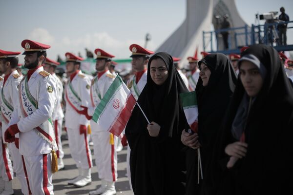Iran's Revolutionary Guard March During Military Parade - Sputnik International