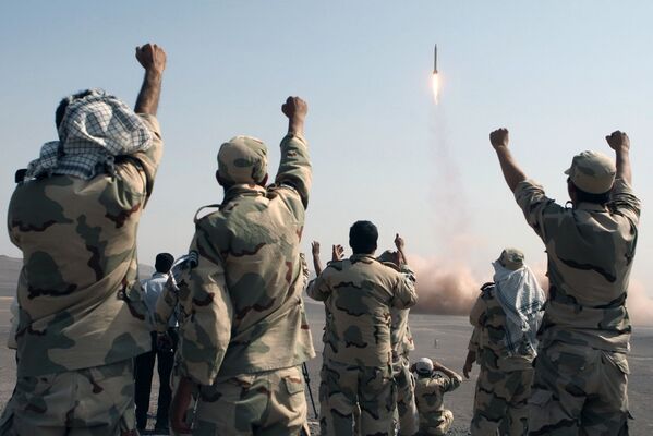 Iran's Revolutionary Guards Celebrate After Launching a Missile - Sputnik International