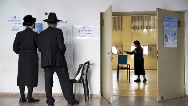 An ultra-Orthodox Jewish woman votes for Israel's parliamentary election at a polling station in Bnei Brak, Israel, Tuesday, April 9, 2019 - Sputnik International