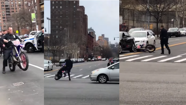 No Helmet in Harlem: US Cop Runs Red Light, Crashes Confiscated Dirt Bike - Sputnik International